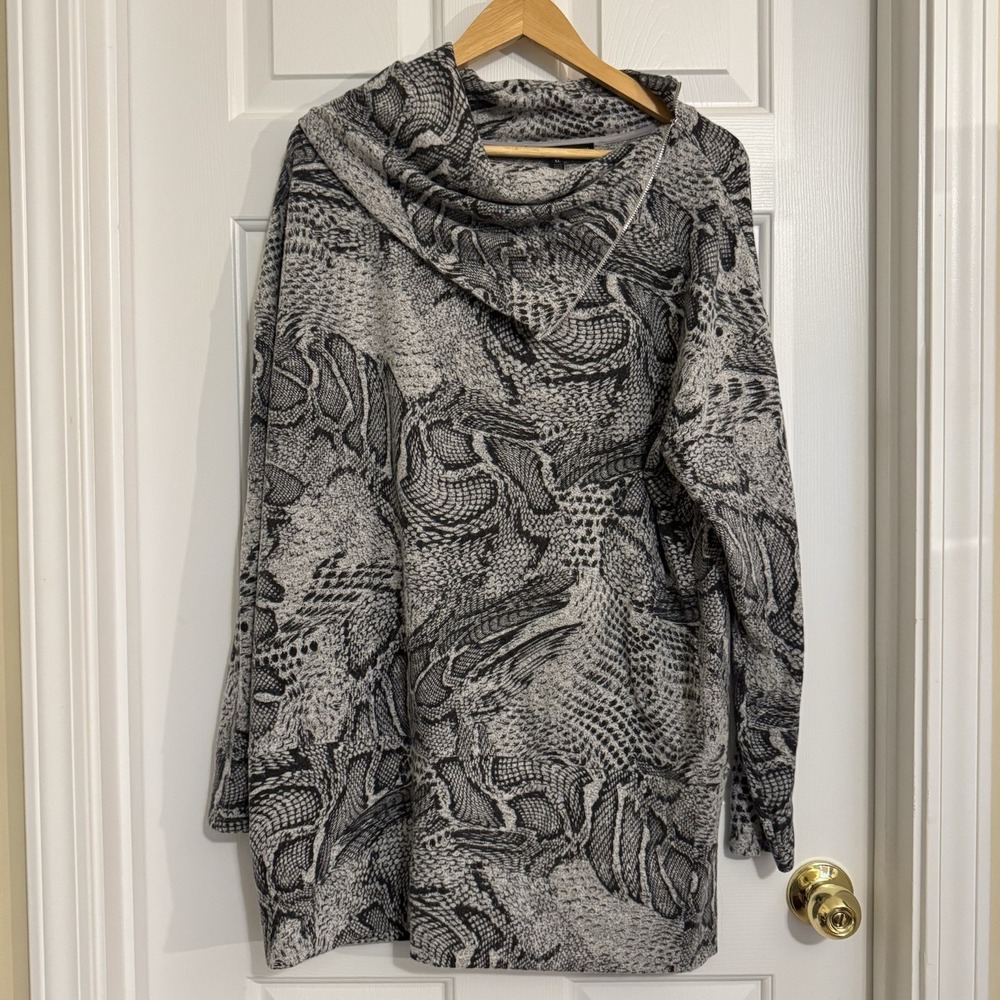 White House Black Market Long Sleeve Cowl/Fold/Zip Collar Pattern Sweater XL